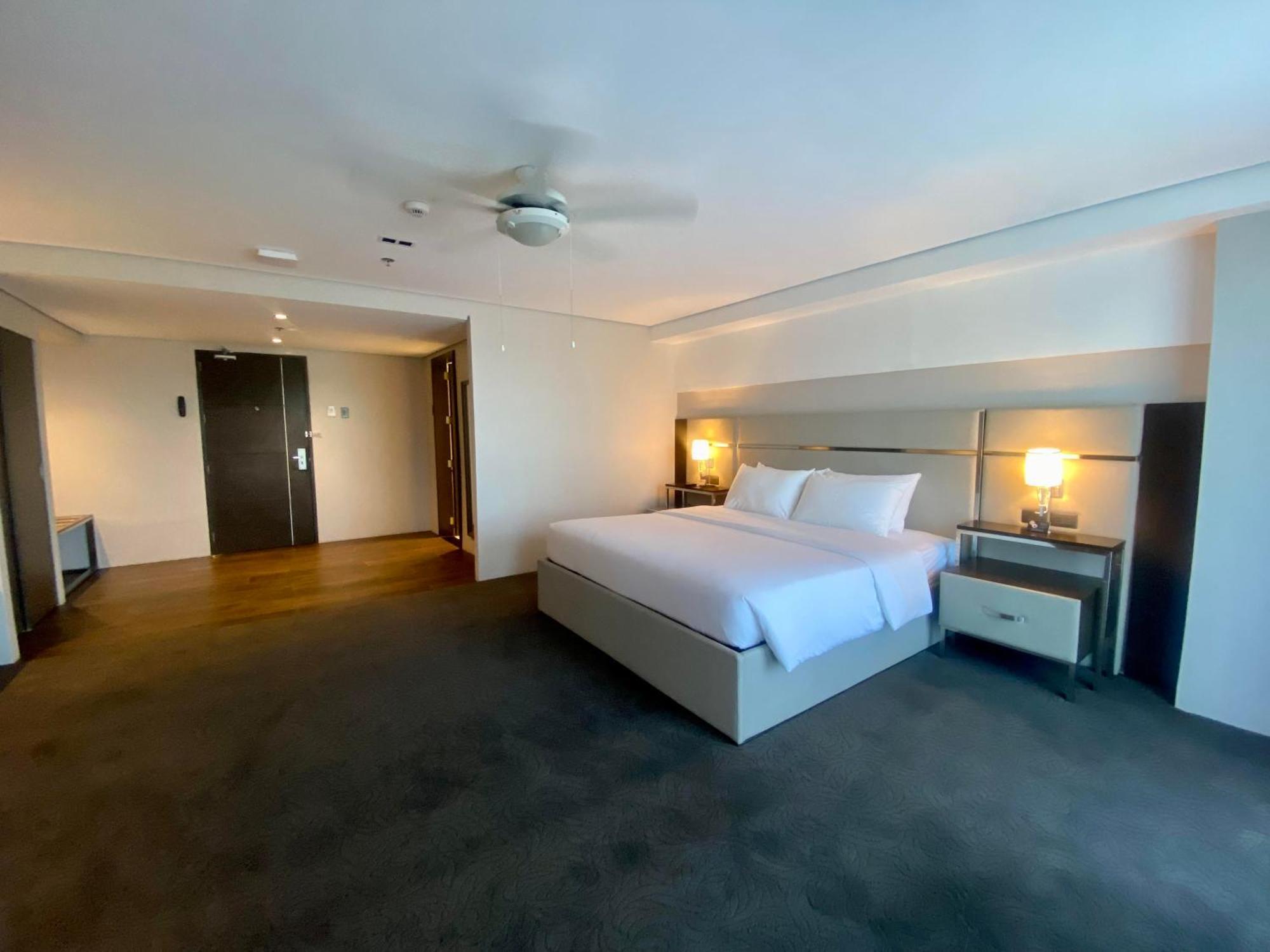 The Plaza Lodge Baguio Багио Экстерьер фото
